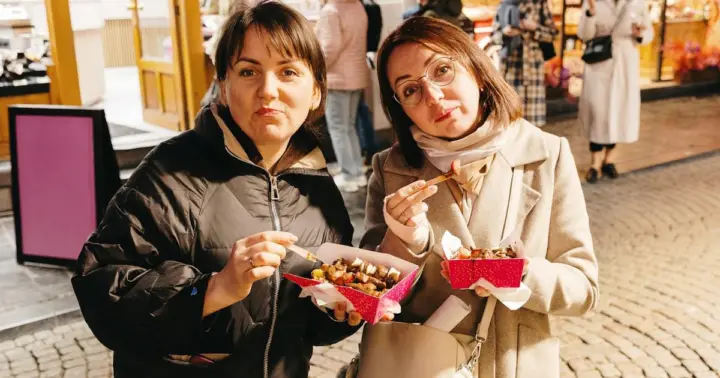 Brussels Private Food Tour: Waffles, Fries, Beer & History