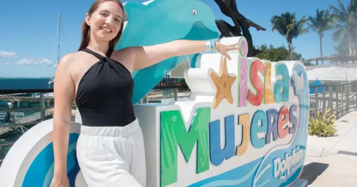 Isla Mujeres: baño con delfines y entrada al Parque Garrafón