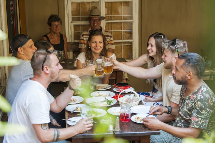 Prague castle side guided tour with local food and beer