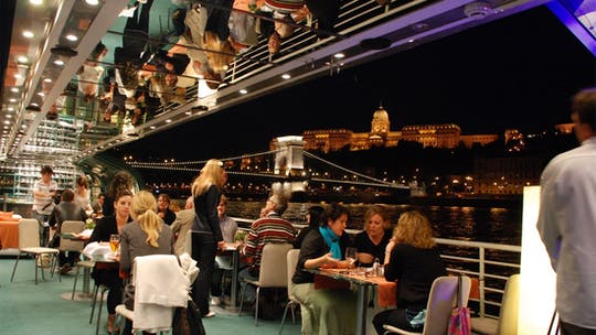 Crucero con cena a la luz de las velas por Budapest