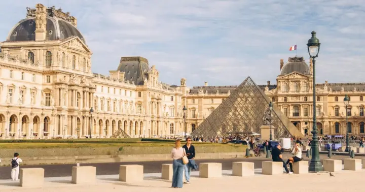 Paris: Skip-the-Line Louvre Museum & Mona Lisa Guided Tour