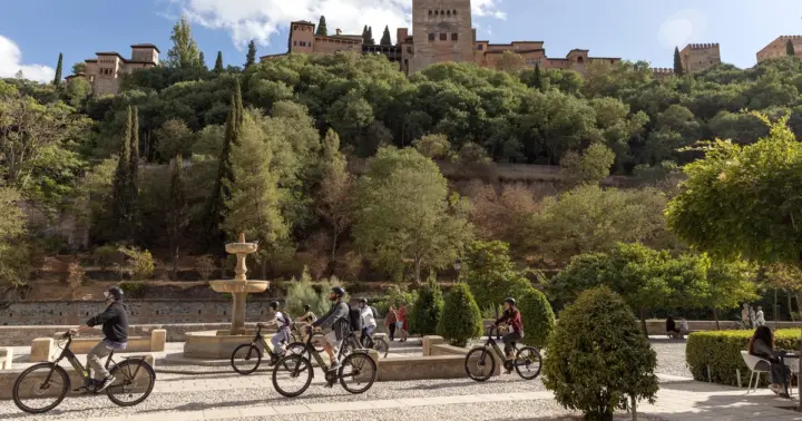 Granada: Albaicín y Sacromonte E-Bike Tour