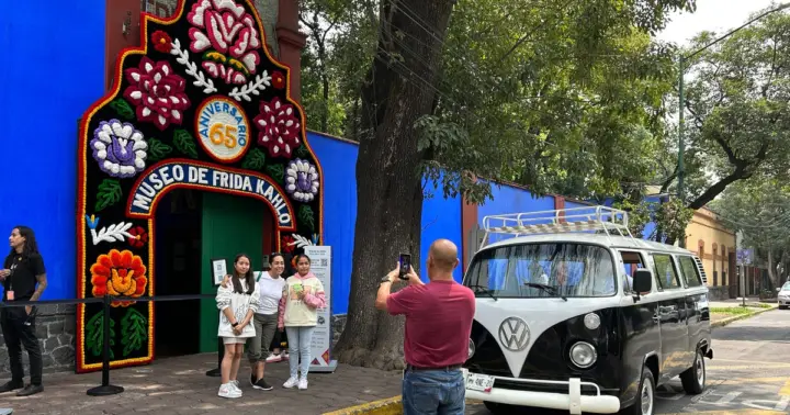 Coyoacán y Xochimilco: bus VW, barco y brunch (familia)