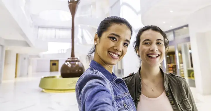 Zurich: City Tour, Cruise, and Lindt Home of Chocolate Visit