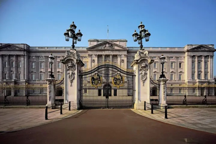 London: St. Paul's Cathedral, River Cruise & Bus Tour