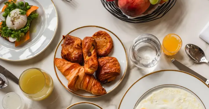Desayuno y acceso al Palacio de Versalles para 2 personas