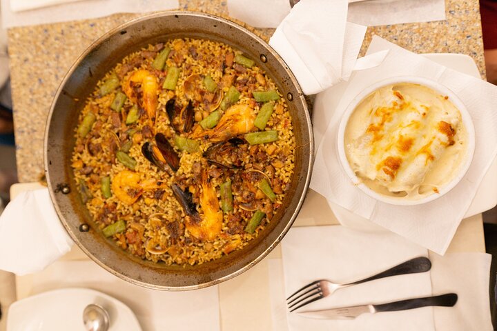 Tour por la azotea y las tapas con cocina española y catalana