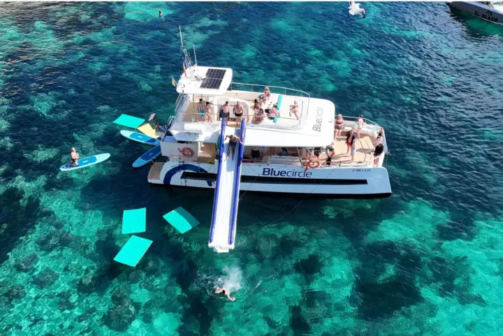 Palma: Deluxe Catamaran with Snacks, Drink, SUP & Snorkeling