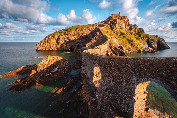 Visita guiada a Gaztelugatxe Access, Bermeo & Gernika desde Bilbao