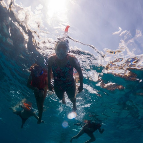 Desde Palma: Excursión de 4 horas en barco con snorkel, música y comida