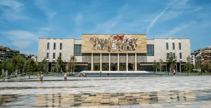 Tour del comunismo por Tirana