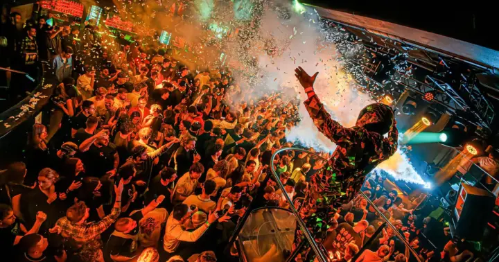 Praga: fiesta en un barco en el Duplex y «afterparty» en la discoteca de la azotea