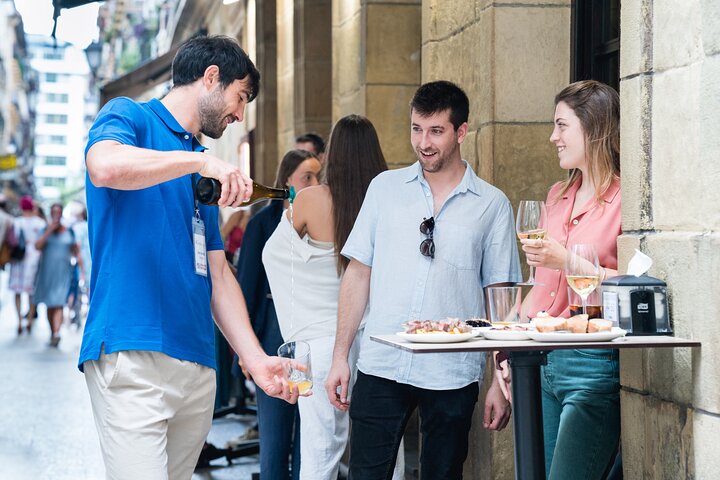 Tour gastronómico privado por San Sebastián: Cata de Pintxo & Vinos Españoles