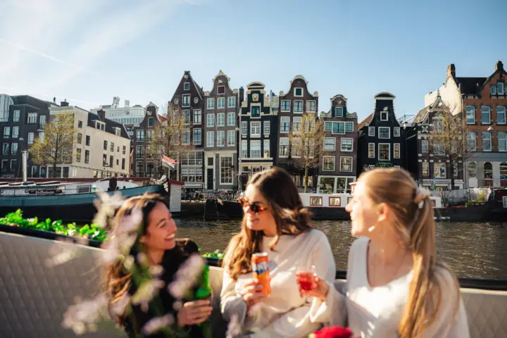 Amsterdam: Anne Frank Canal Cruise through the Jewish Quarter with a Drink