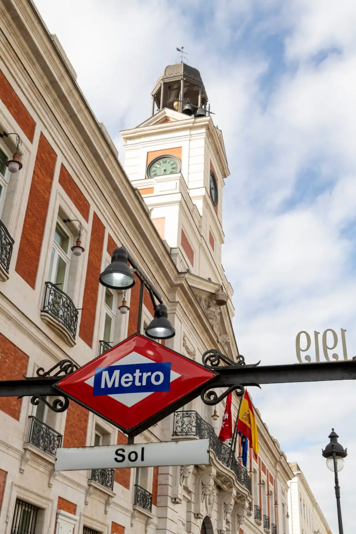 2. Puerta del Sol: El kilómetro cero de España